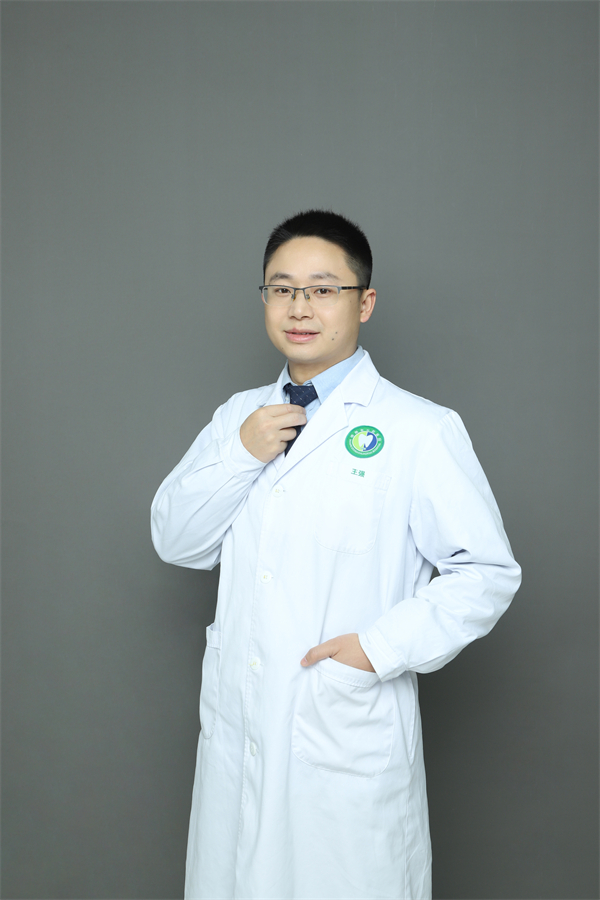 王强
